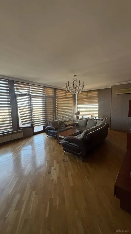 Satılır 3 otaqlı mənzil 130 m²