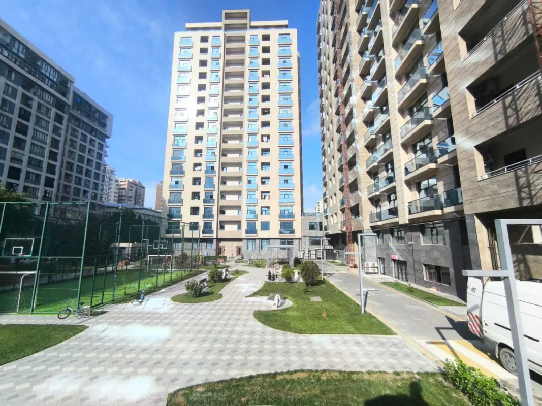 Satılır 3 otaqlı mənzil 122 m²