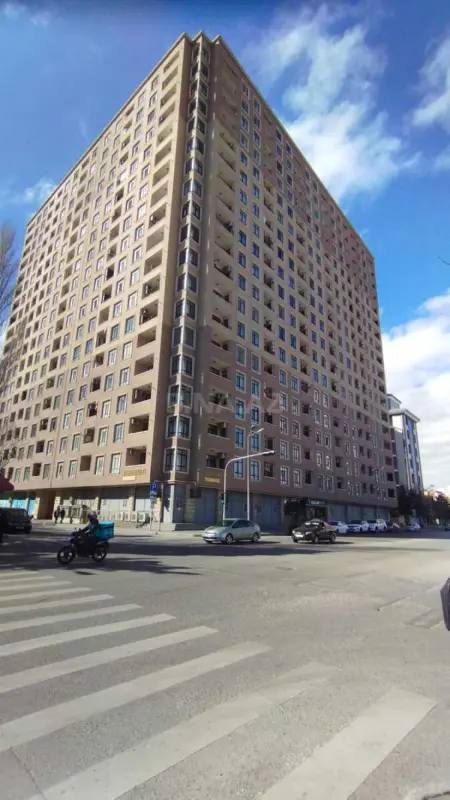 Satılır 3 otaqlı mənzil 135 m²