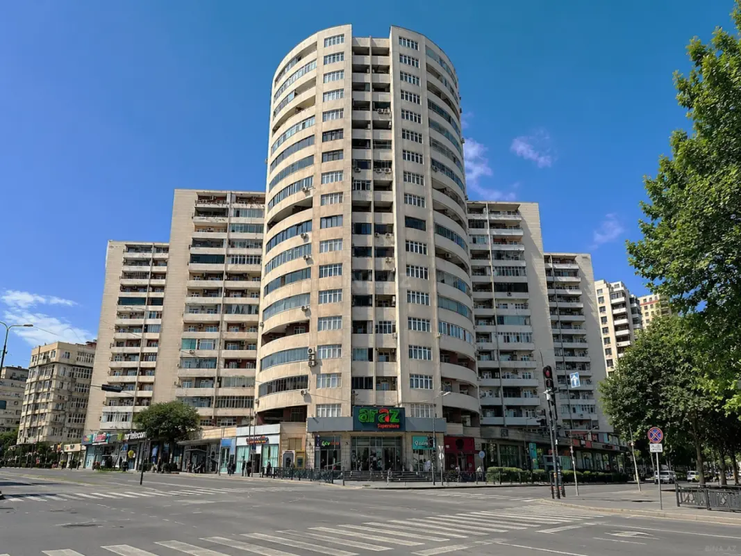 Satılır 2 otaqlı mənzil 105 m²