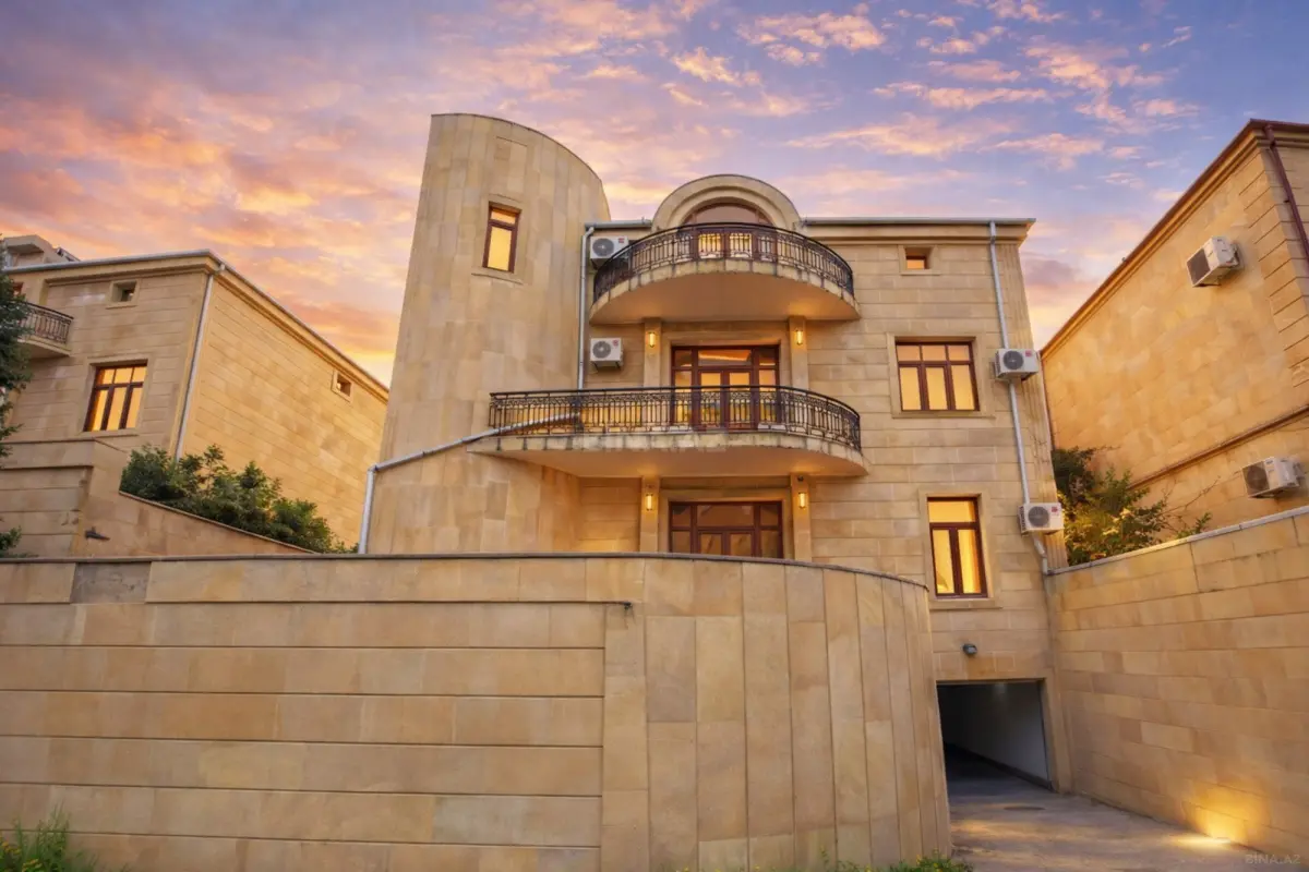 Satılır 8 otaqlı həyət evi 700 m²