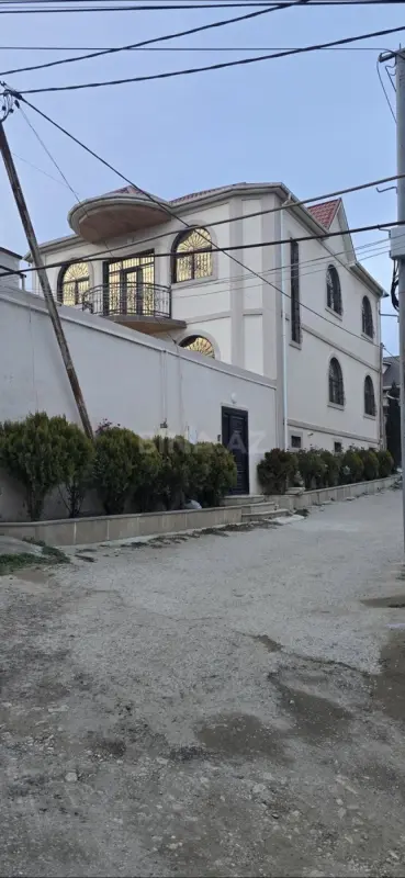 Satılır 5 otaqlı həyət evi 250 m²
