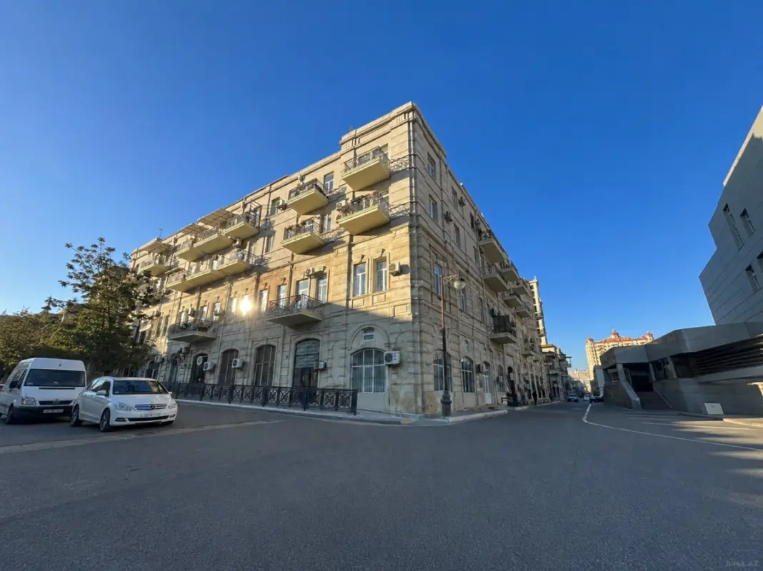 Satılır 2 otaqlı mənzil 70 m²