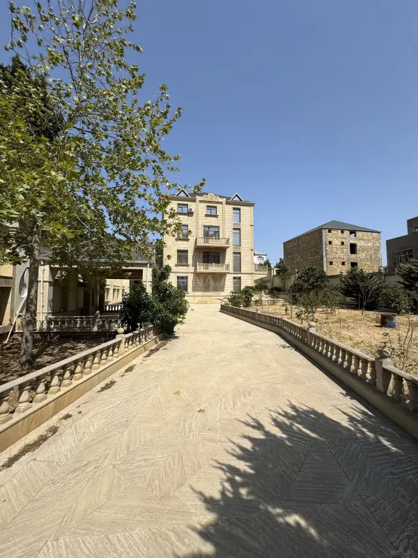 Satılır 8 otaqlı həyət evi 600 m²