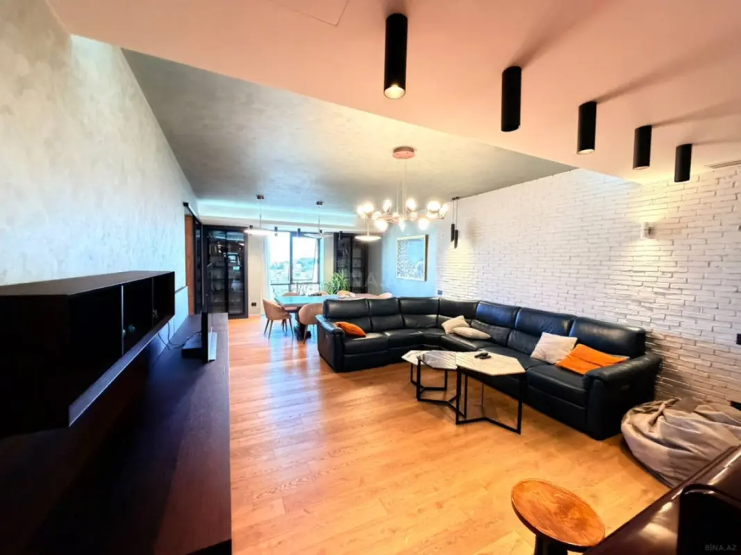 Kirayə verilir 5 otaqlı mənzil 255 m²