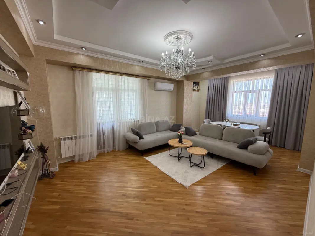 Satılır 3 otaqlı mənzil 125 m²