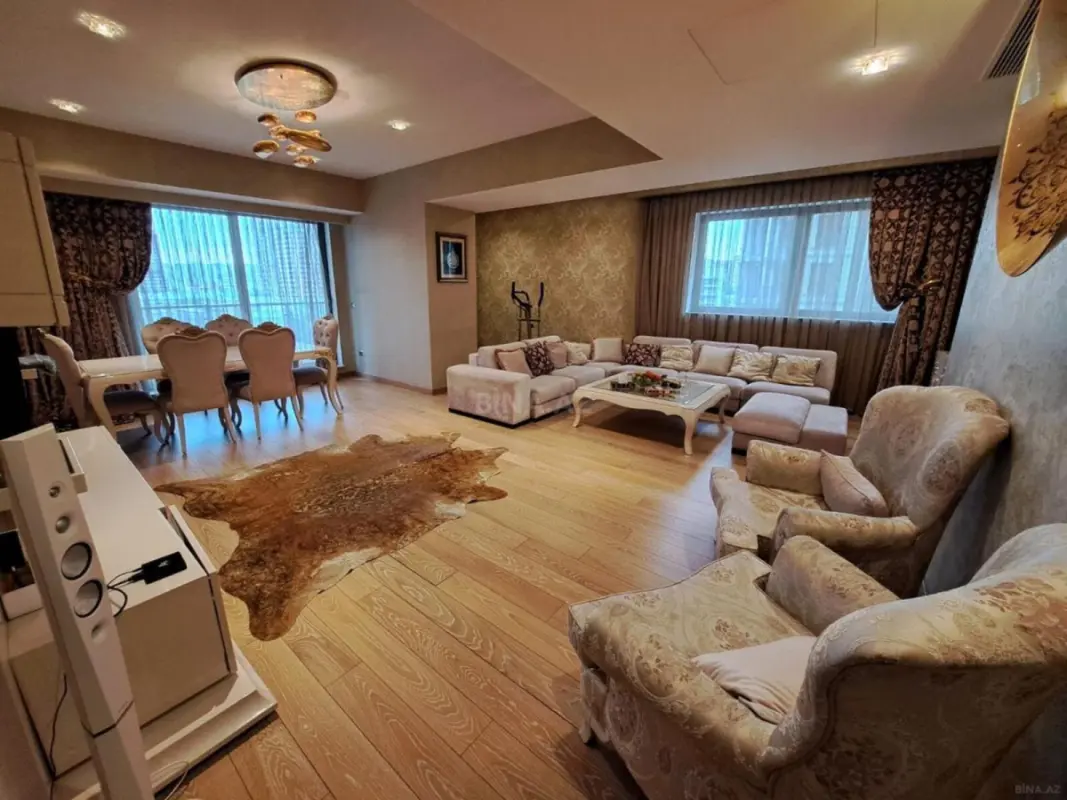 Kirayə verilir 4 otaqlı mənzil 200 m²