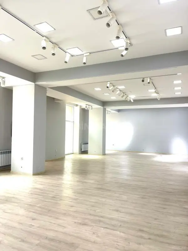 Kirayə verilir obyekt 180 m²