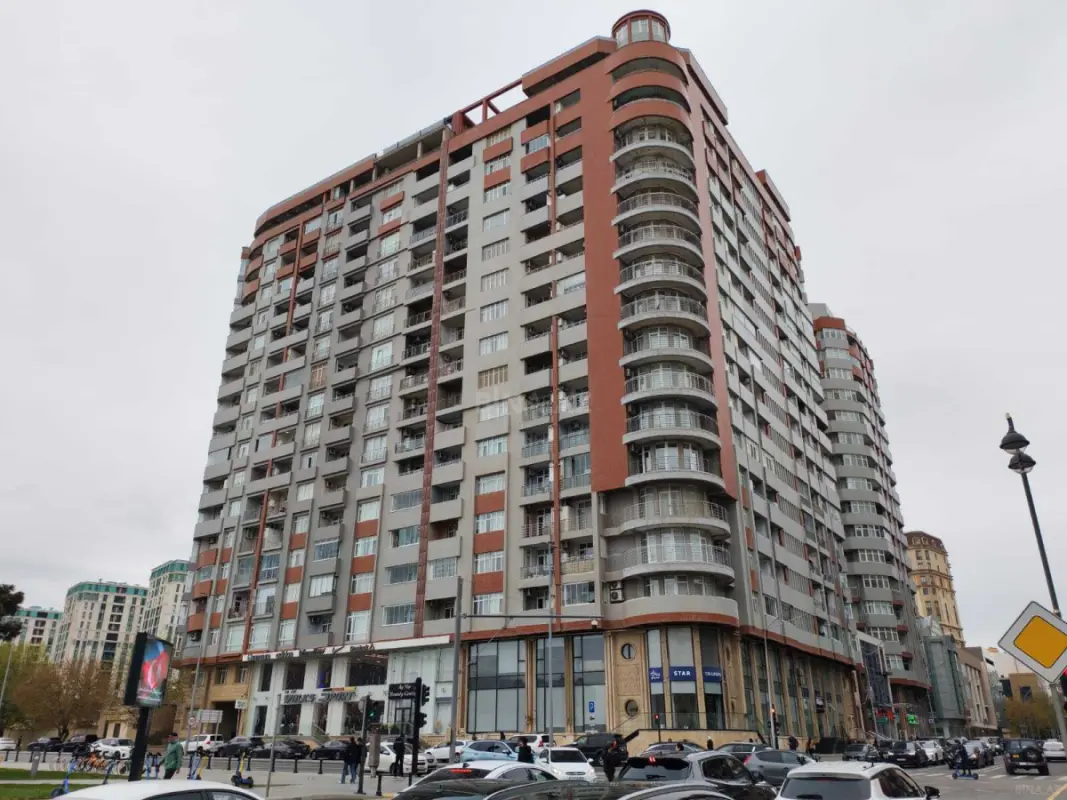 Satılır 3 otaqlı mənzil 128 m²