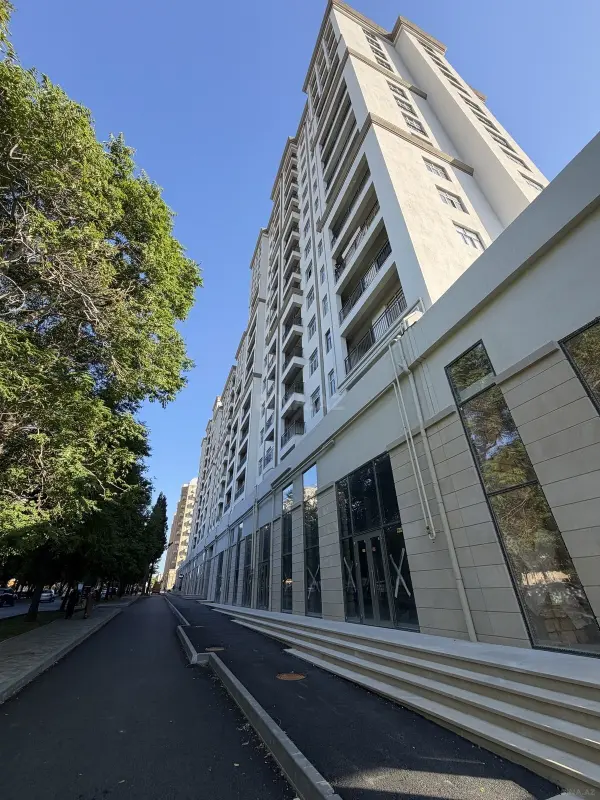 Satılır 4 otaqlı mənzil 166 m²