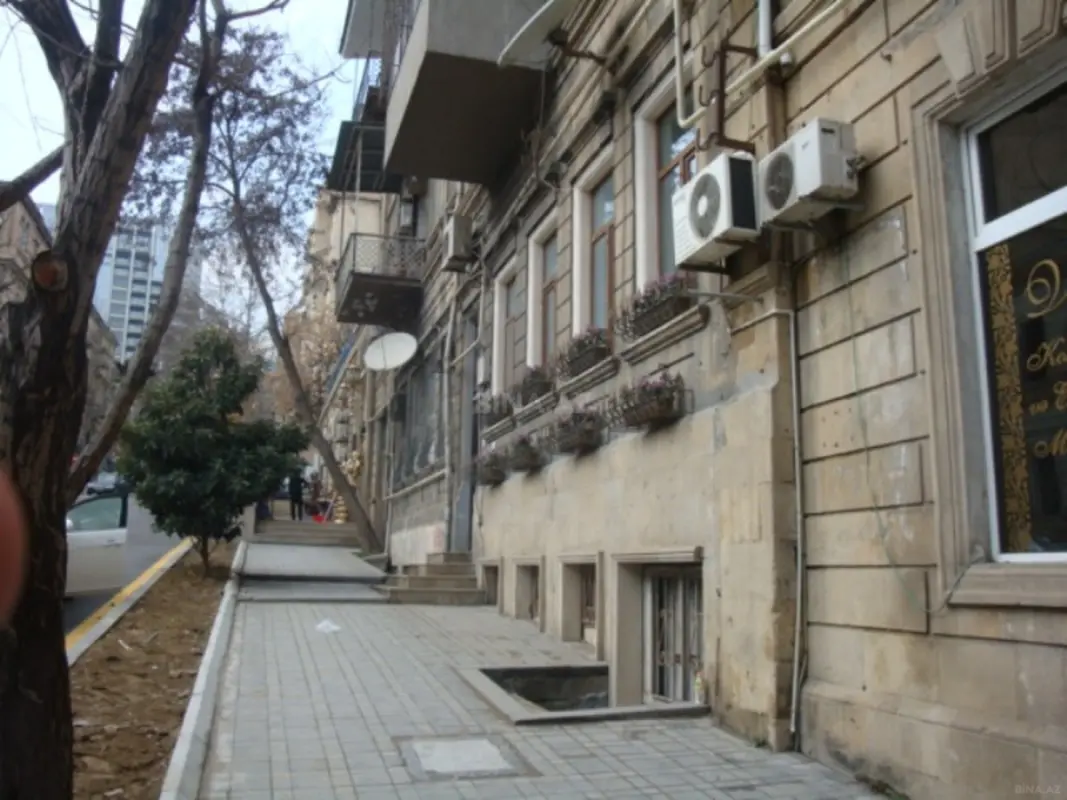Satılır obyekt 90 m²