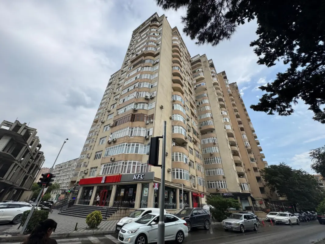 Satılır 2 otaqlı mənzil 88 m²
