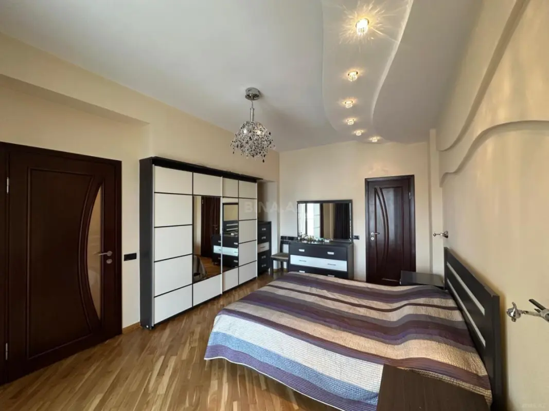 Satılır 3 otaqlı mənzil 150 m²