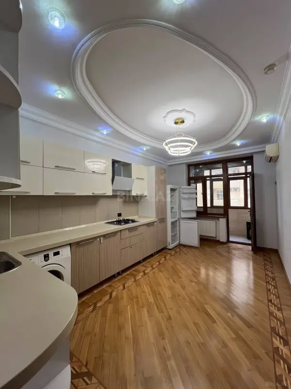 Satılır 3 otaqlı mənzil 137 m²