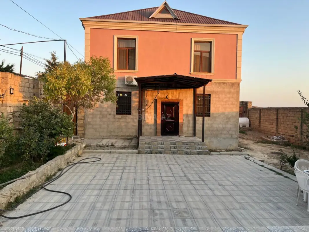 Satılır 5 otaqlı həyət evi 140 m²