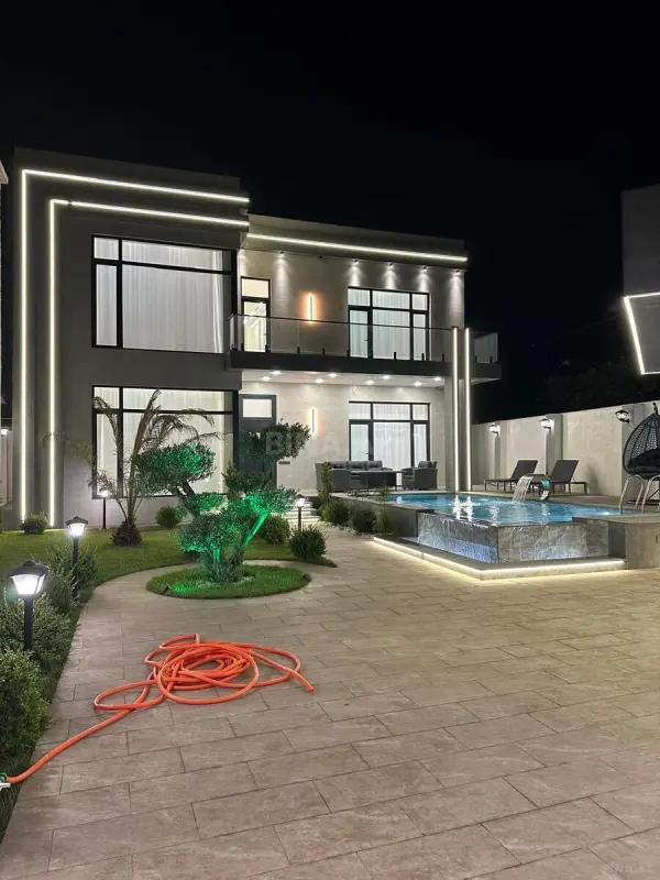 Satılır 5 otaqlı həyət evi 240 m²