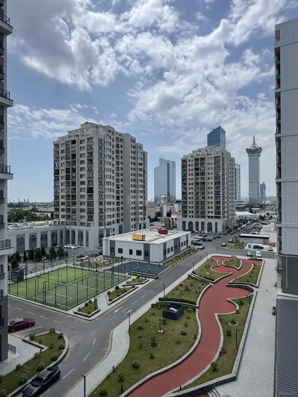 Satılır 4 otaqlı mənzil 172.8 m²
