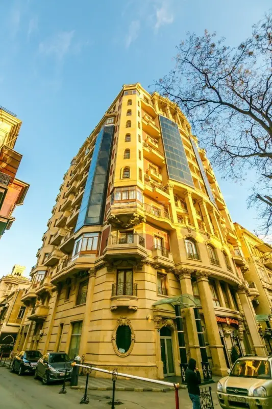 Kirayə verilir 4 otaqlı mənzil 185 m²