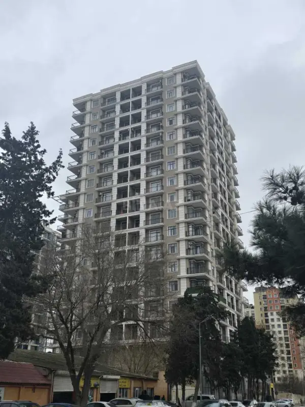 Satılır obyekt 285 m²