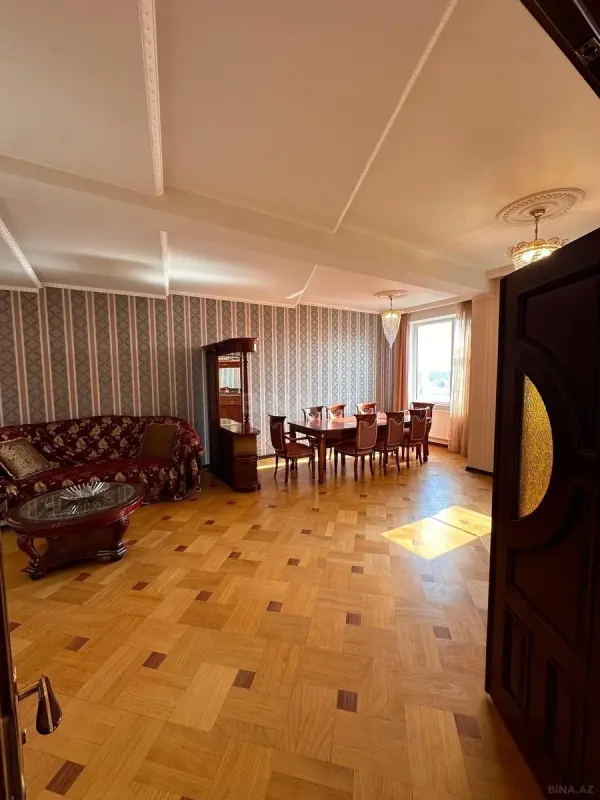 Satılır 4 otaqlı mənzil 165 m²