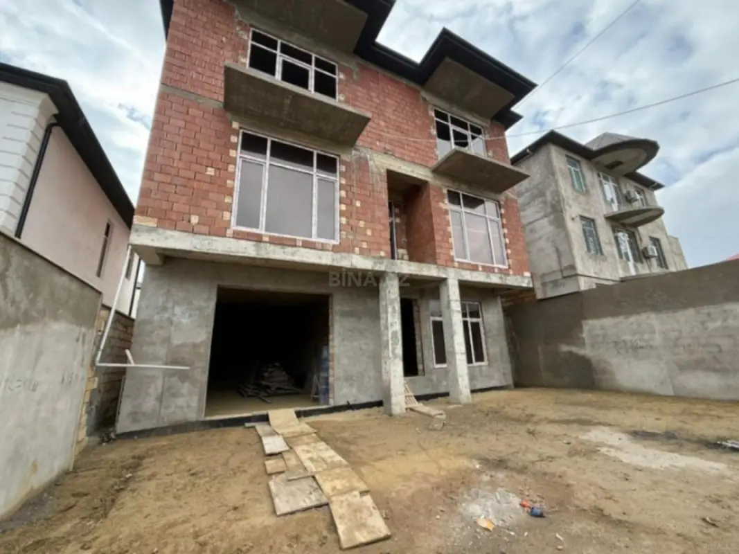 Satılır 6 otaqlı həyət evi 450 m²