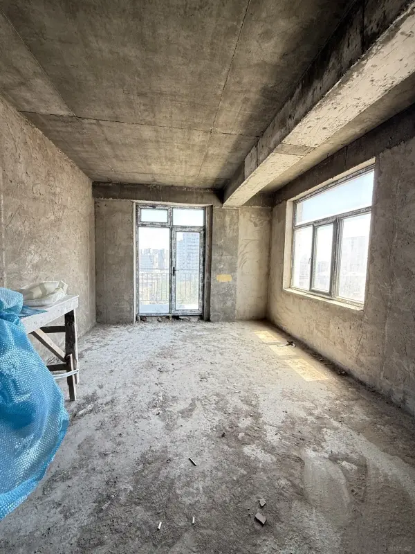 Satılır 4 otaqlı mənzil 128.7 m²