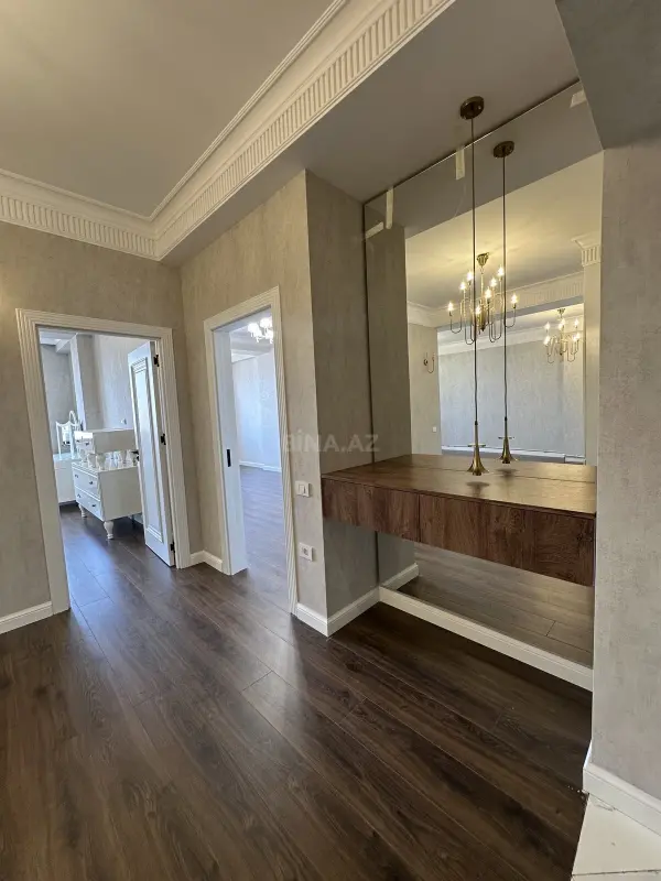 Satılır 4 otaqlı mənzil 120 m²