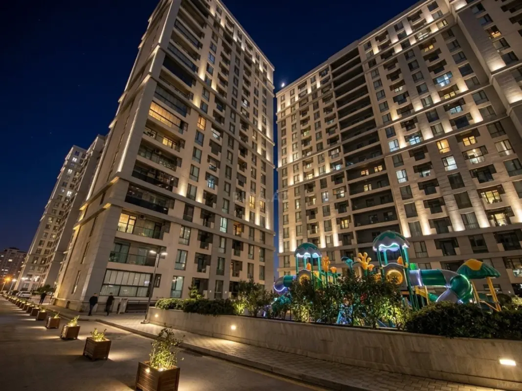 Satılır 4 otaqlı mənzil 150 m²