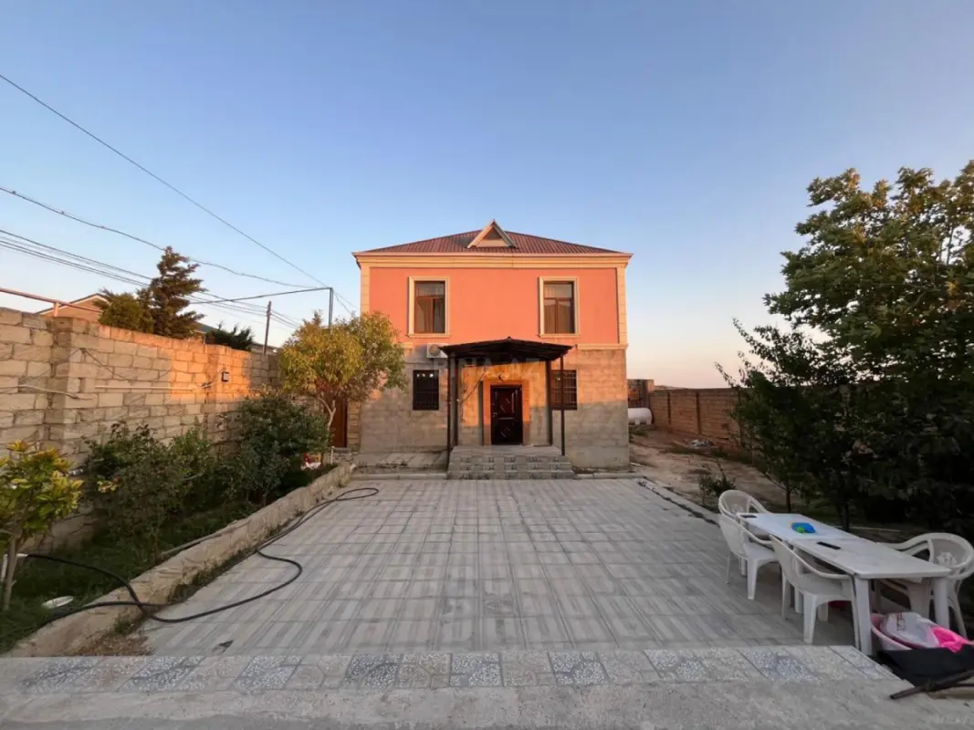Satılır 5 otaqlı həyət evi 140 m²
