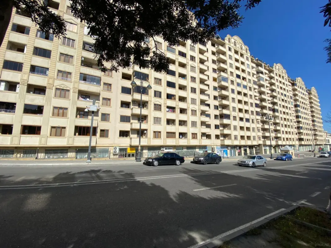 Kirayə verilir 4 otaqlı mənzil 210 m²
