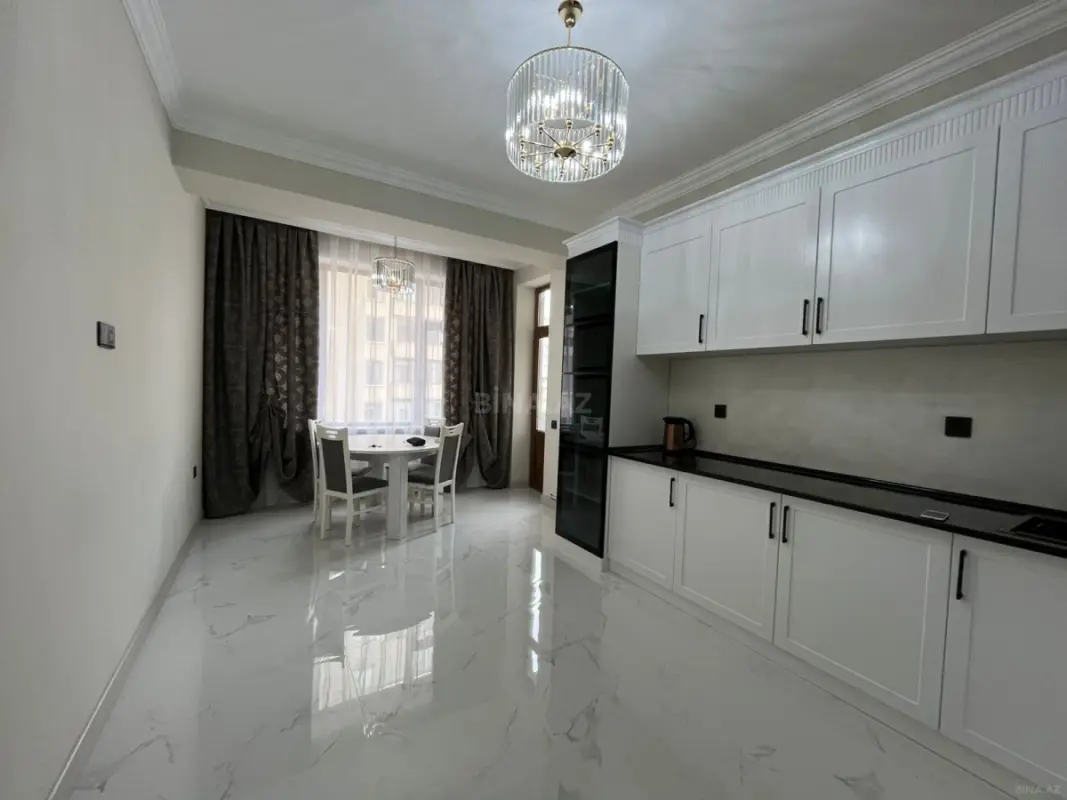 Satılır 3 otaqlı mənzil 136 m²