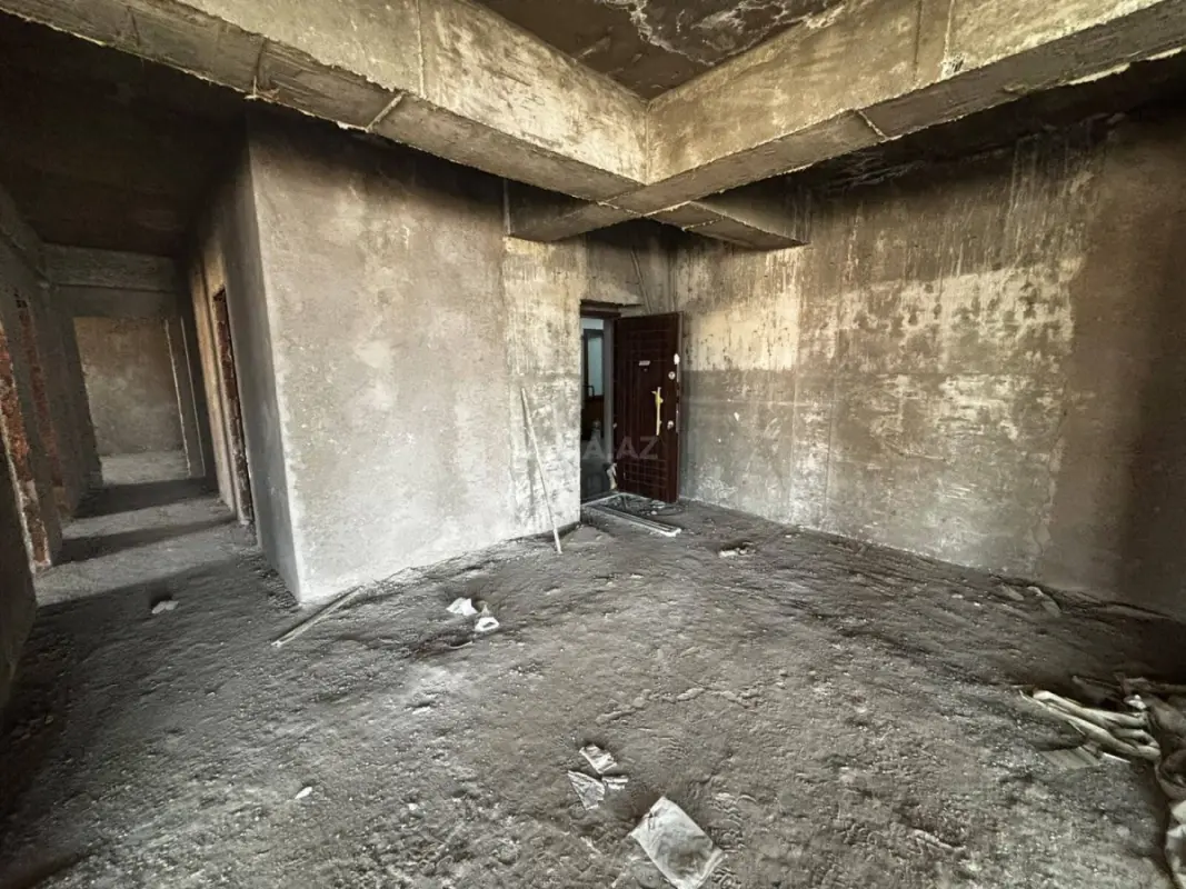 Satılır 4 otaqlı mənzil 250 m²