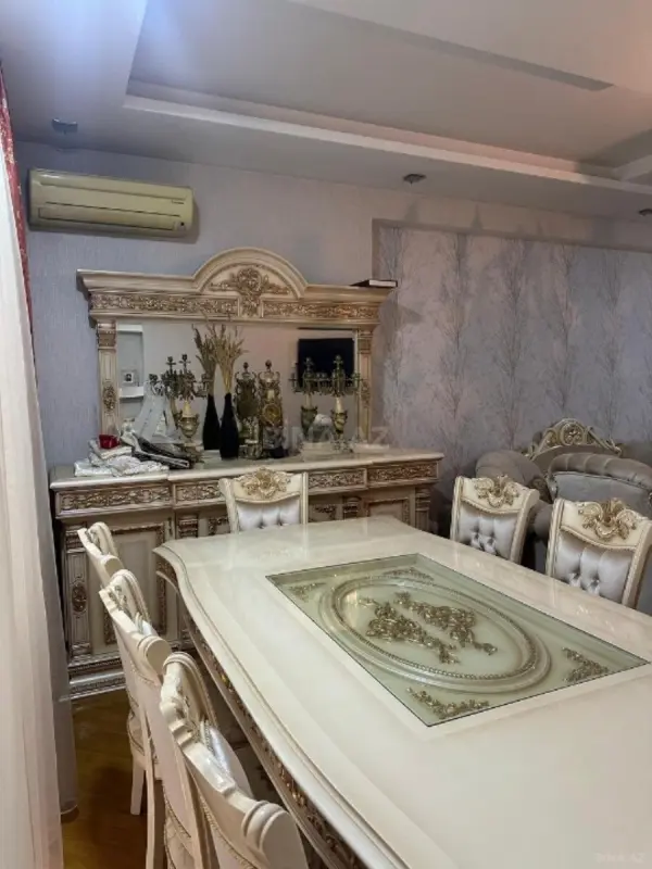 Satılır 3 otaqlı mənzil 130 m²