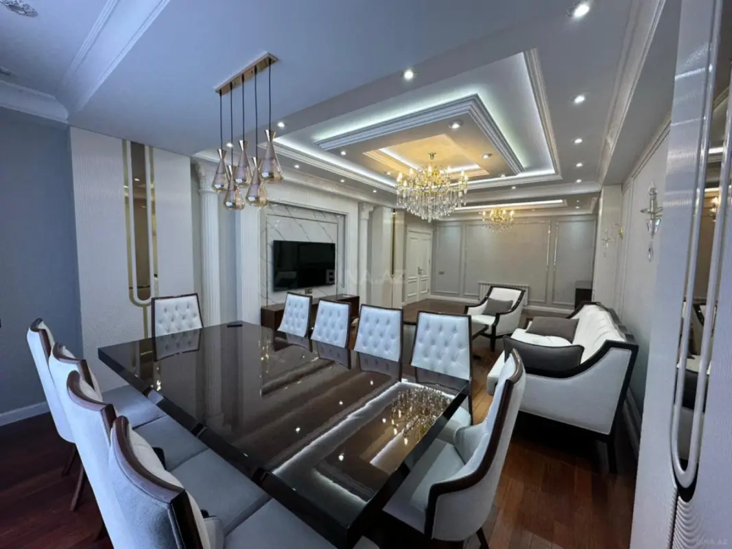 Satılır 4 otaqlı mənzil 175 m²