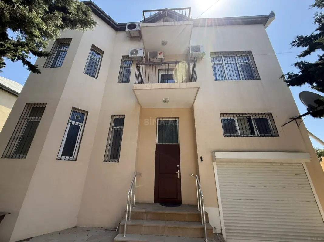 Satılır 9 otaqlı həyət evi 400 m²