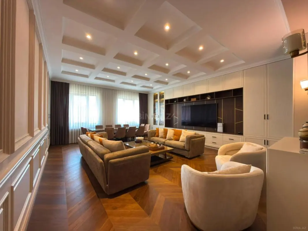 Satılır 7 otaqlı mənzil 285 m²