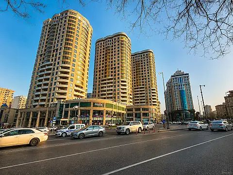 Satılır 4 otaqlı mənzil 214 m² — Bakı, Nizami 4 otaq 214.00 m²