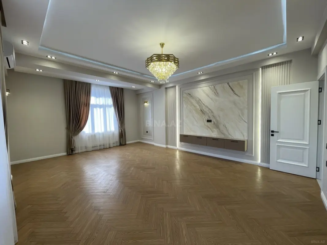 Satılır 3 otaqlı mənzil 132 m²