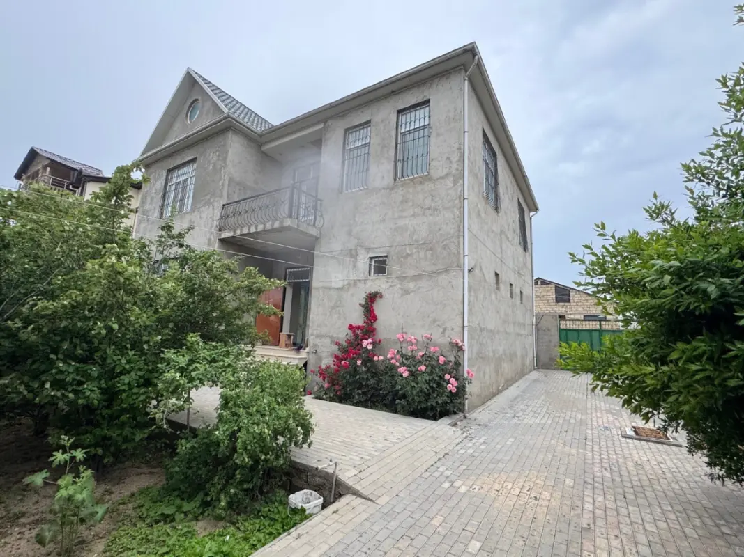 Satılır 6 otaqlı həyət evi 300 m²