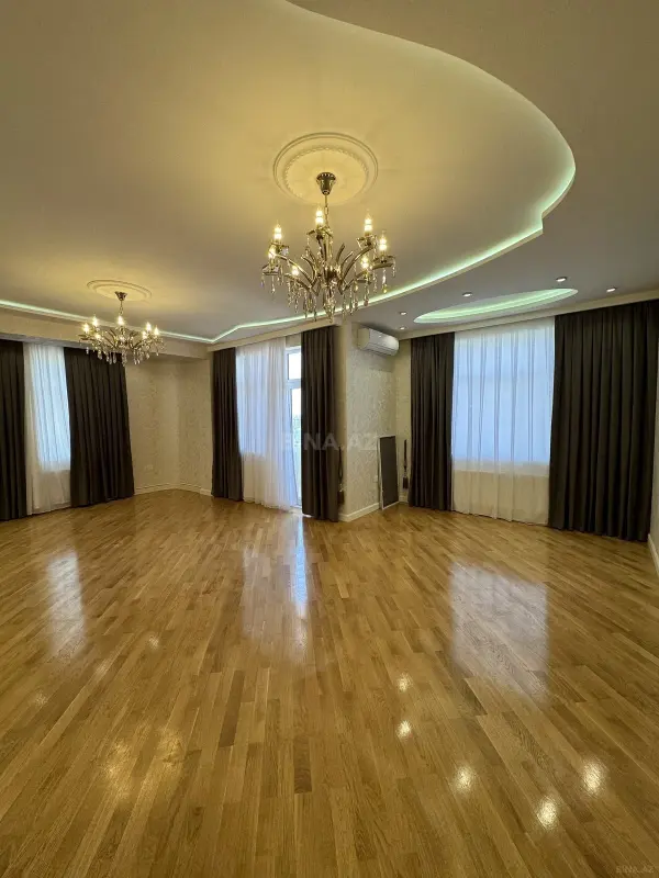 Satılır 4 otaqlı mənzil 156 m²