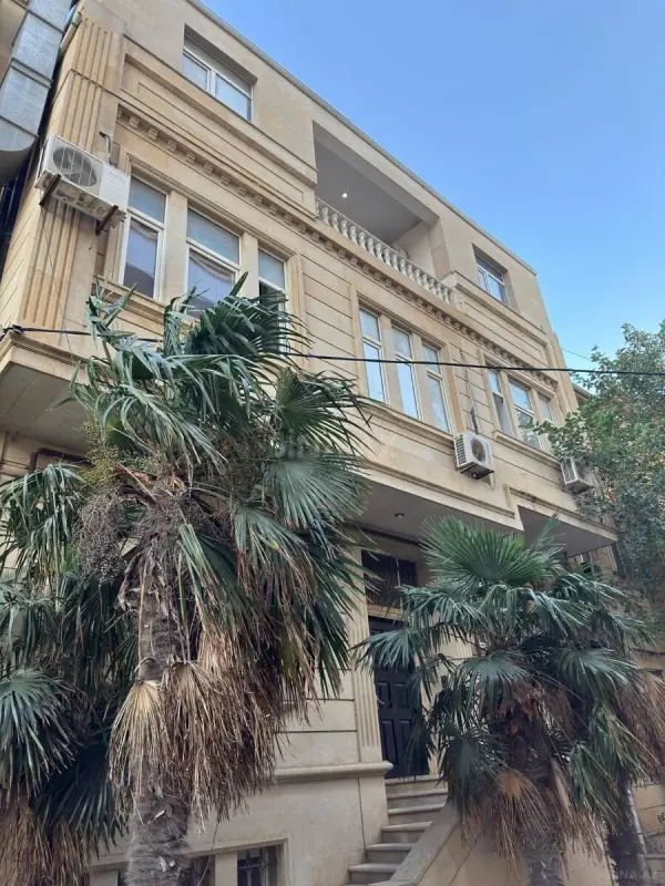 Kirayə verilir 8 otaqlı ofis 500 m²