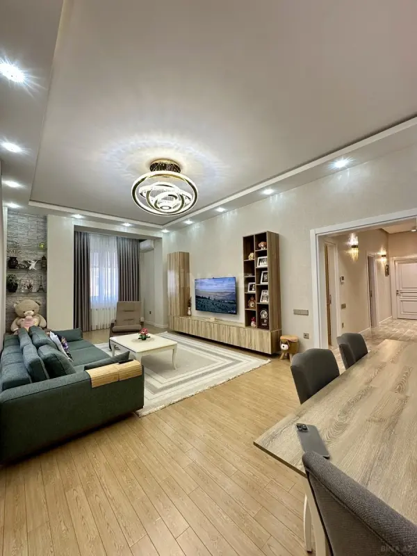 Satılır 3 otaqlı mənzil 123 m²