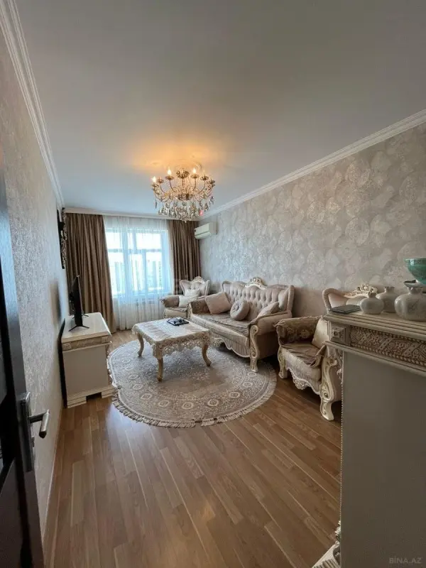 Satılır 5 otaqlı mənzil 120 m²