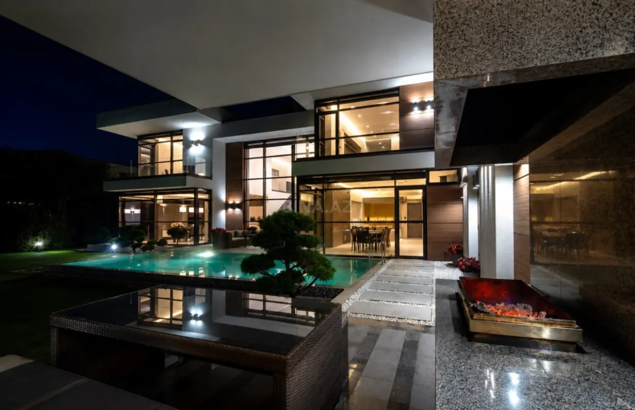Satılır 10 otaqlı həyət evi 1000 m²