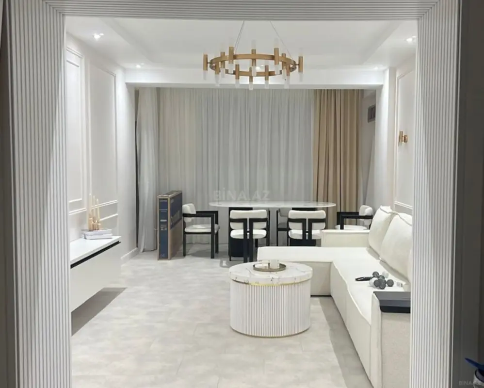 Satılır 4 otaqlı mənzil 172 m²