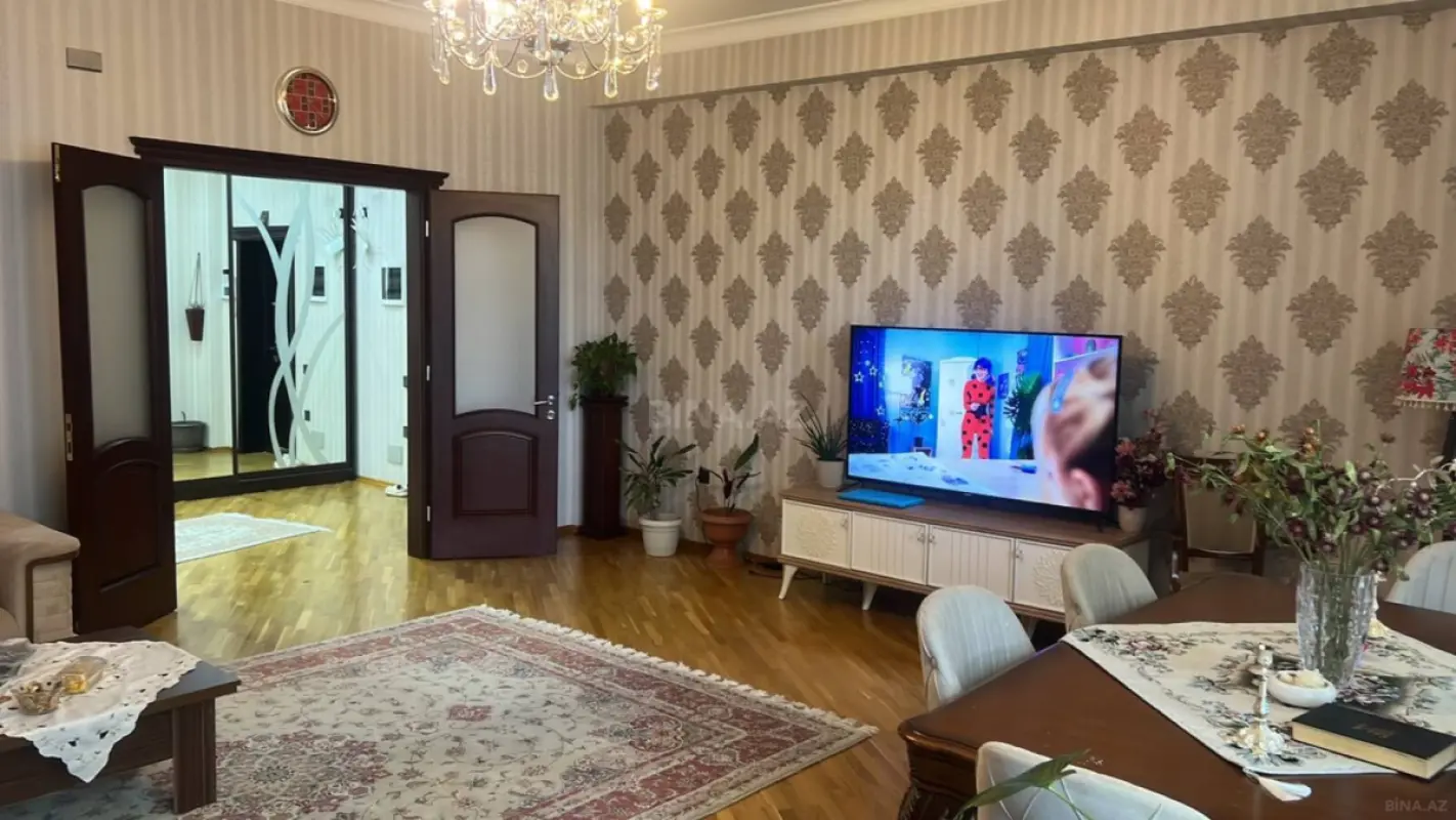 Kirayə verilir 3 otaqlı mənzil 160 m²