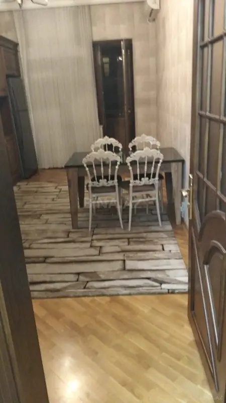 Kirayə verilir 3 otaqlı mənzil 155 m²