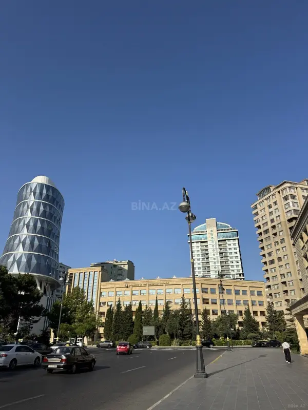 Satılır 7 otaqlı mənzil 350 m²