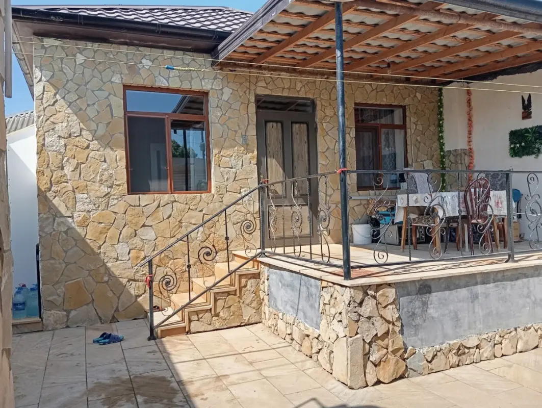 Satılır 2 otaqlı həyət evi 90 m²