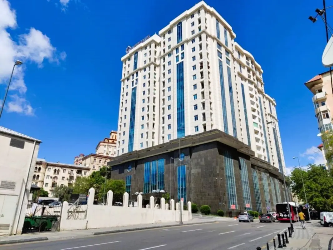 Kirayə verilir 4 otaqlı mənzil 170 m²